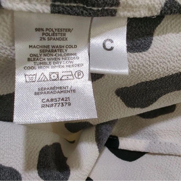 Ann Taylor Black and White Button Down Shirt. Size MP - Picture 8 of 8